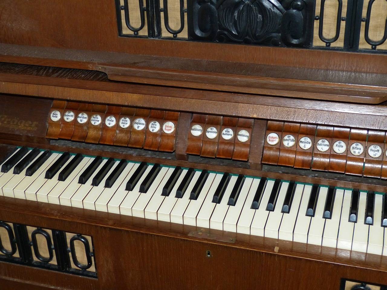 harmonium, instrument, keyboard instrument-891544.jpg