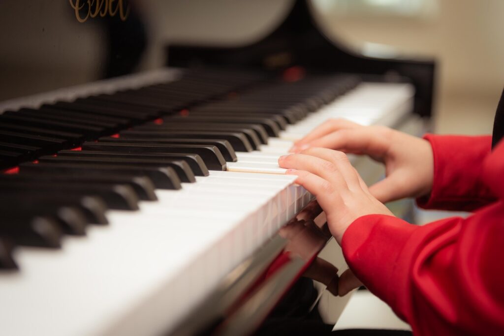 piano, playing, learning-3957650.jpg